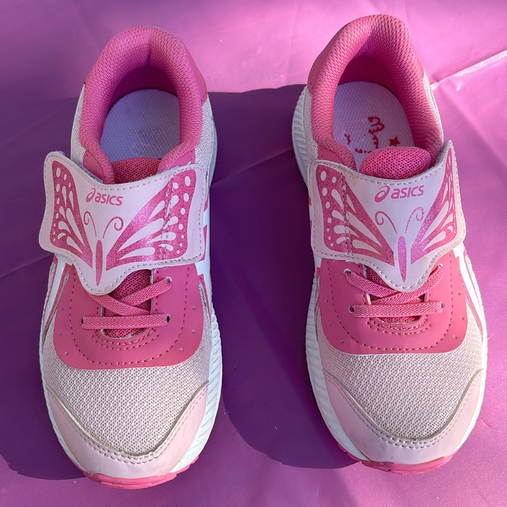 Girls ASICS tennis shoes